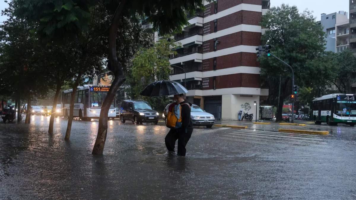 El SMN advirtió que se esperan fuertes lluvias esta tarde. Fuente: (Twitter)