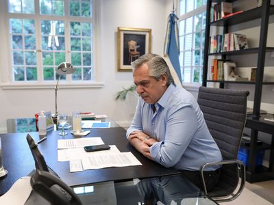 Un ente opositor denunció penalmente a Alberto Fernández por incumplir las medidas sanitarias