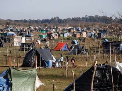 Toma de Guernica: a poco del desalojo, aseguran que sólo quedan 150 personas