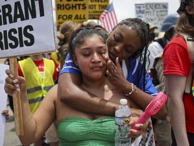 Corte Suprema de EU permite deportación expedita de migrantes a países que no son los de origen