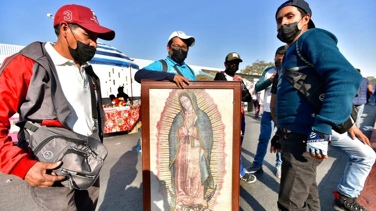 Peregrinos rumbo a la Basílica de Guadalupe
