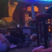 Ejecutan a un hombre en el estacionamiento de un bar en Guaymas (Video)