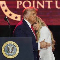 Trump elogia a Charlie Kirk como un “mártir” y destaca su impacto en el movimiento conservador