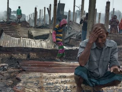 Un voraz incendio acaba con un campo de refugiados en Bangladesh