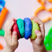 Ahorrá para el regalo de Navidad y prepará esta ingeniosa masa de juguete para los chicos
