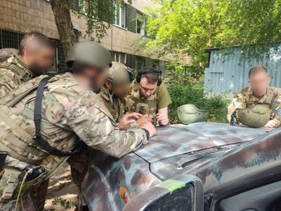 Rusia y Ucrania intercambian los cuerpos de 100 soldados caídos en combate