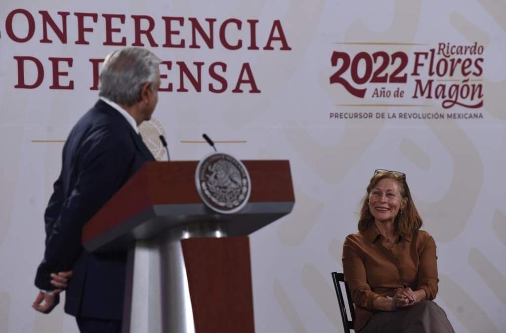 AMLO dejó en suspenso el relevo de Tatiana Clouthier en Economía