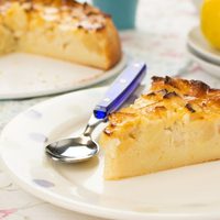 Tarta de yogur y manzana: con pocos ingredientes prepará el postre más irresistible
