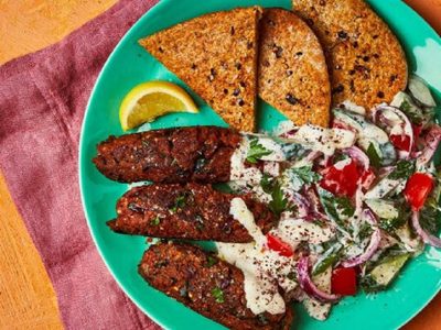 Kebab de lentejas: una receta oriental fácil y riquísima, ideal para llevar a otro nivel tus picadas