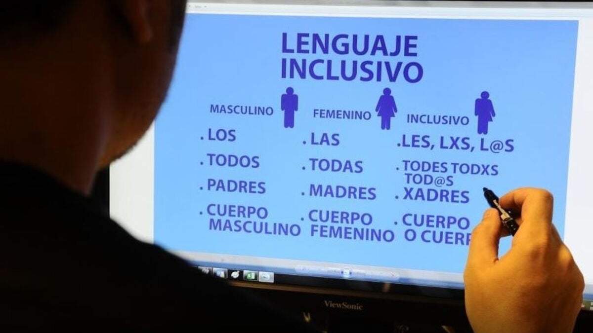 "La distorsión del idioma afecta el aprendizaje". Fuente: (Facebook)