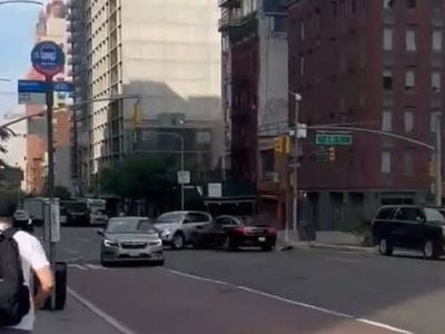 Persecución automovilística en Nueva York termina en robo de 20 mil dólares (Video)