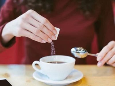 ¿Edulcorante cancerígeno? Esto es lo que se sabe sobre el aspartamo que contienen las bebidas light