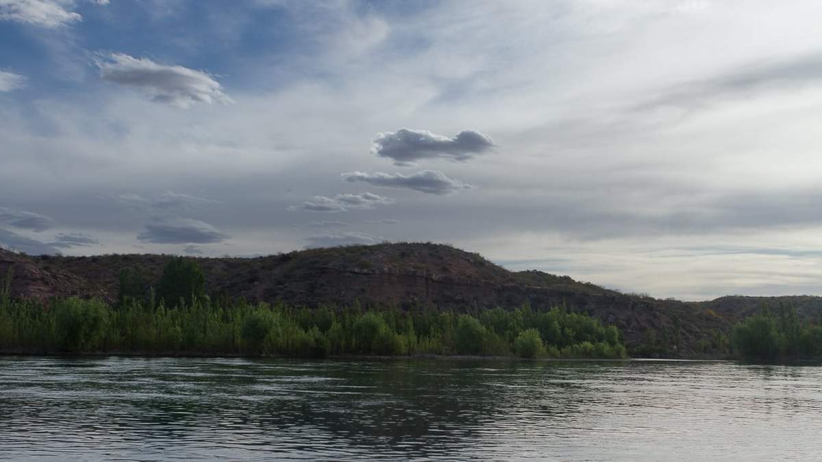 La costa del río Limay. Fuente: (Emiliano Ortiz)