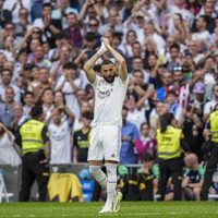 Benzema se despide de sus compañeros y del Real Madrid en una ceremonia