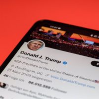 Trump prepara su vuelta a Twitter y Facebook dos años después de ser vetado