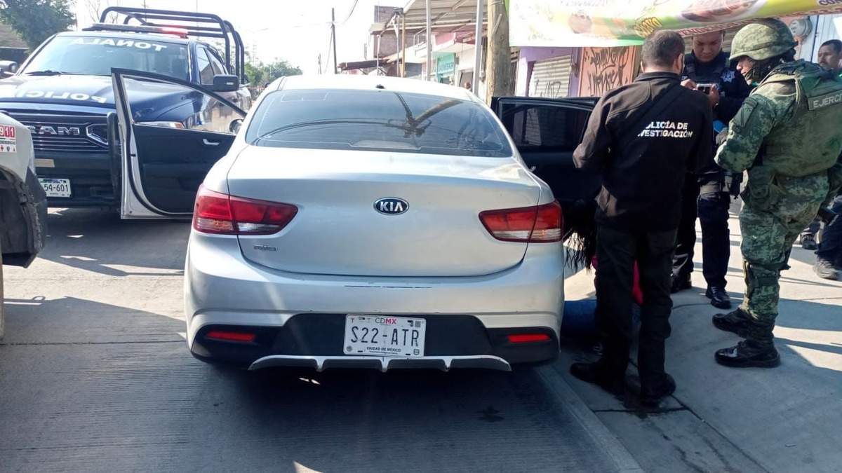 Uno de los autos en los que trasladaban restos humanos