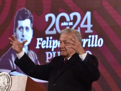 AMLO tilda de "hackeo" filtración de datos de periodistas que van a la mañanera