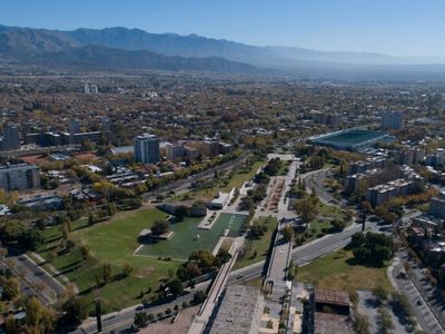 Máxima de 31° y alerta amarilla por viento Zonda: el pronóstico para este martes en Mendoza