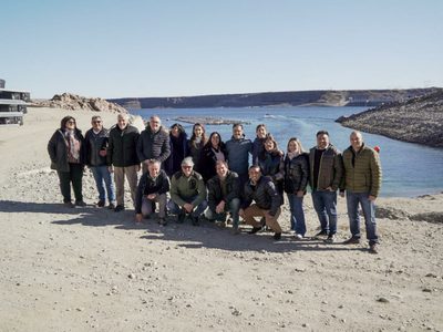 Legisladores provinciales recorrieron la planta de truchas danesas de Piedra del Águila
