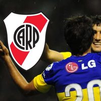 El ex Boca que posó con la camiseta de River tras confesar ser hincha del clásico rival