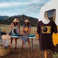 En una casa rodante recorren España y fomentan la moda sustentable