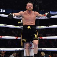 "Tiene que pensar en el retiro": la lapidaria crítica a Canelo Álvarez tras su derrota