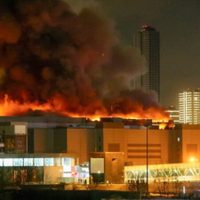 Reportan 40 muertos y más de 100 heridos en ataque a sala de conciertos de Moscú (Videos)