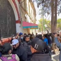 Personal de la Cuauhtémoc rompe protesta frente a casa de Sandra Cuevas (Video)
