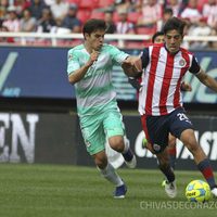 Pumas y Pachuca igualan en CU; Chivas logra agónico empate con Santos