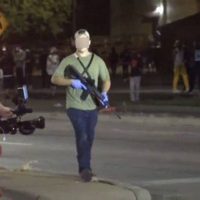 Detienen a un joven de 17 años por la muerte de dos personas durante los disturbios en Wisconsin