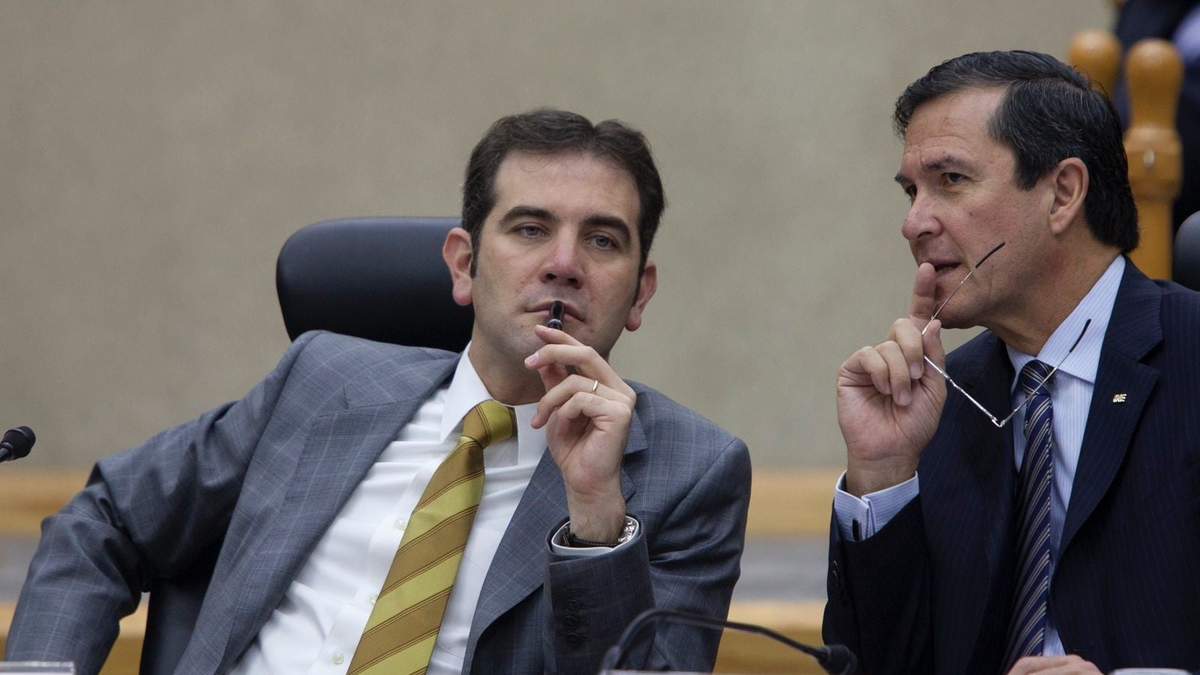 Lorenzo Córdova, consejero presidente del INE, y Edmundo Jacobo Molina, secretario ejecutivo