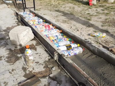 Una ciudad sustentable: Zapala comenzó a construir con ecoladrillos