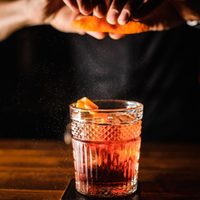 El licor de caña de azúcar que honró a un jockey