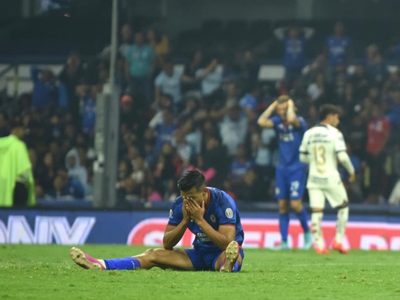 Pumas golea 4-1 a Cruz Azul en el Estadio Azteca