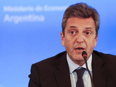 Massa busca negociar con los gremios los aumentos salariales para el primer semestre del año