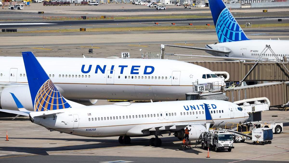 Aviones de United Airlines, una de las aerolíneas de Estados Unidos afectadas por la variante Ómicron. Fuente: (Twitter)