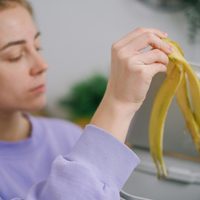 El efectivo fertilizante para el jardín con cáscaras de banana