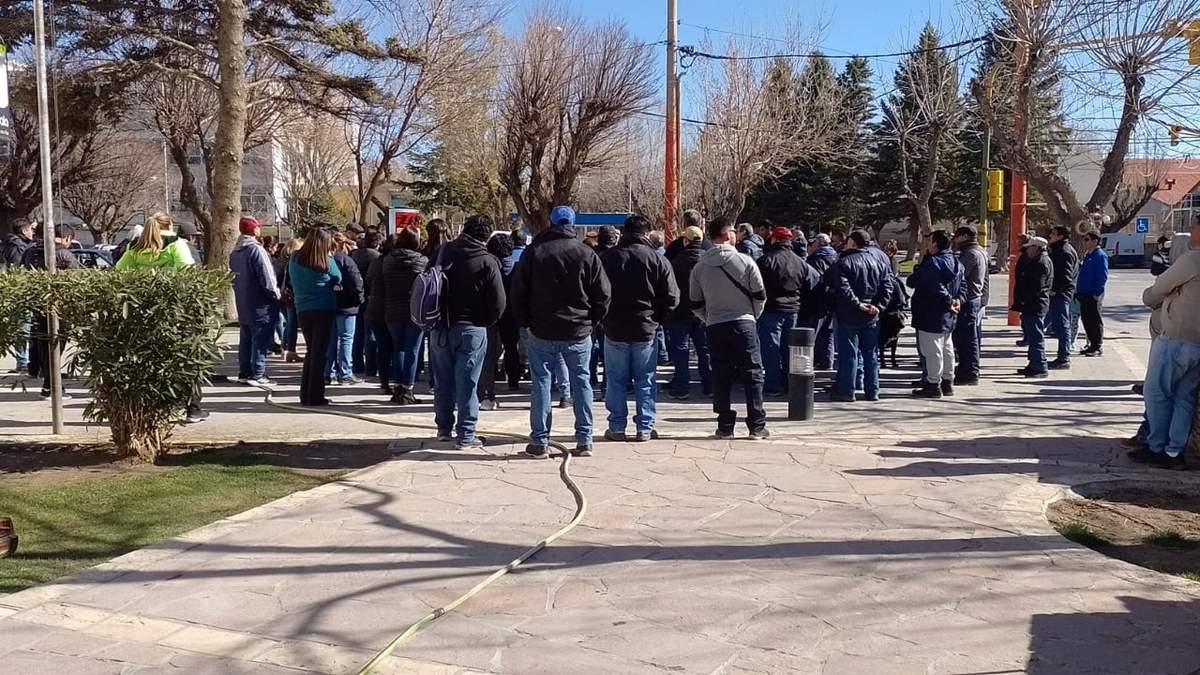 Protesta de trabajadores de ATE en Zapala. Fuente: (Facebook).