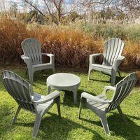 Si tenés sillones plásticos en el jardín o terraza, probá este trucazo para dejarlos tan limpios como el primer día