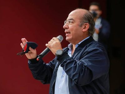 “No sabía que Twitter era mío. ¡Me hubieran avisado!”, ironiza Calderón