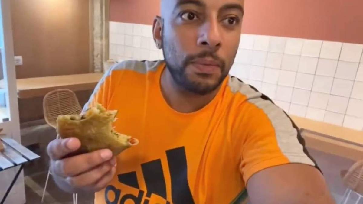 Borja Escalona en su "promoción" desde el restaurante