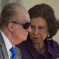No se quedará atrás: la decisión que tomó la Reina Sofía luego de que su esposo abandonara España