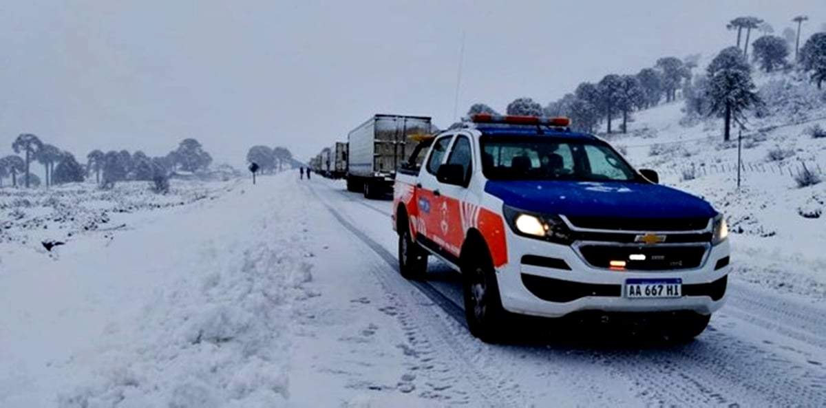 Limitan la circulación por la nieve. Fuente: (Facebook)