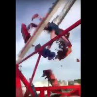 Muere una persona en feria de Ohio tras desprenderse la canastilla de un juego mecánico (Video)