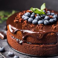 Tarta de chocolate con 3 ingredientes, sin azúcar y sin horno: así de fácil la podés preparar