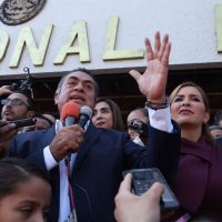 'El Bronco” se registra ante el INE como aspirante presidencial