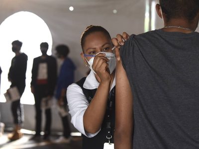 Coronavirus: en un día, 420 muertos y 6 mil 320 nuevos casos