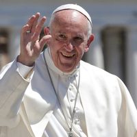 El Papa Francisco tiene una leve mejoría y bromeó sobre su estado de salud