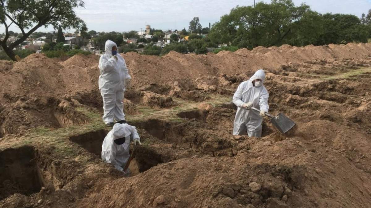 Así preparan las tumbas en Córdoba. Fuente: (Twitter)