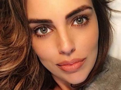 ¡Se escapa todo! Sara Corrales es traicionada por su mini bikini al realizar jugados movimientos